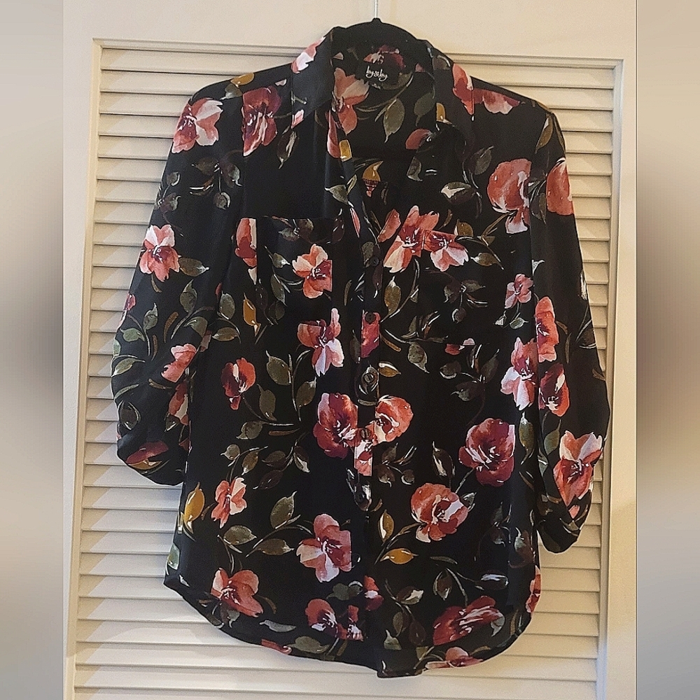By & By - Black Floral Lightweight Long-Sleeve Top With Collar/Buttons/Po…